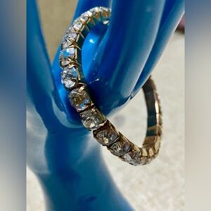 ✨Elegant stunning hoop Gold and Crystal  bracelet ✨